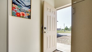 Apartment (0 Bedroom) | Interior - Mtn-view Escape 9 Mi to Crystal Hot Springs (Tremonton)