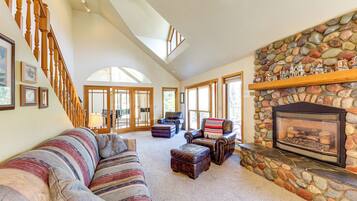 House (5 Bedrooms) | Interior