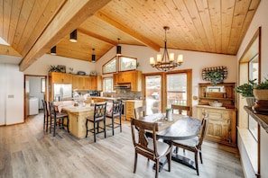 House (3 Bedrooms) | Interior