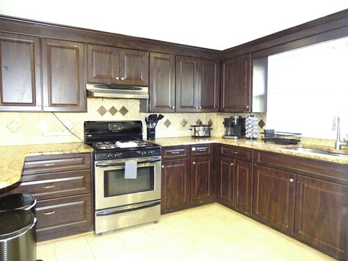 Comfortable Renovated 3 Bed Apartment