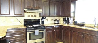 Comfortable Renovated 3 Bed Apartment