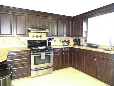 Comfortable Renovated 3 Bed Apartment