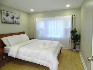 3 bedrooms, desk, iron/ironing board, travel cot