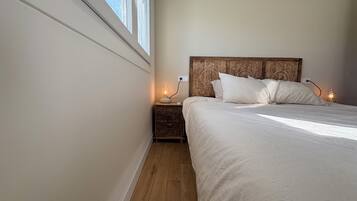 3 عدّة غرف نوم وواي فاي وملاءات أسرّة