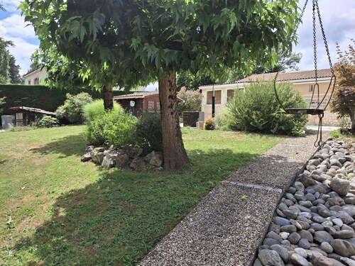 Appartement 'Le Repaire De Belette' avec terrasse privée, jardin commun et Wi-Fi