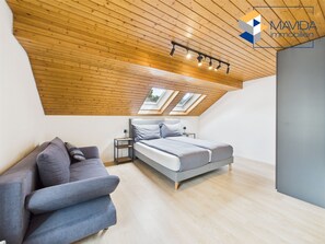 1 dormitorio, tabla de planchar con plancha, wifi y ropa de cama