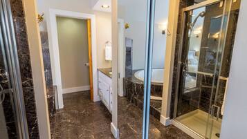 Shower, jetted tub, towels