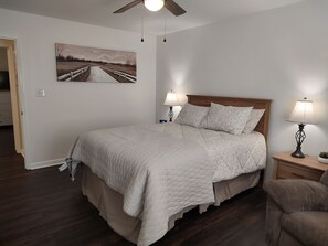 Iron/ironing board, WiFi, bed sheets - Great spot I-75 @ Battlefield Pkwy (Ringgold)
