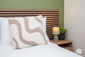 3 bedrooms, desk, iron/ironing board, free WiFi