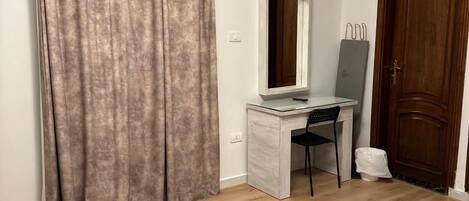 Apartamento Deluxe | Sistema de insonorización, tabla de planchar con plancha, wifi gratis