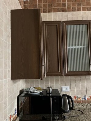 Sistema de insonorización, tabla de planchar con plancha y wifi gratis