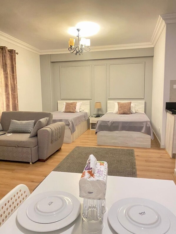 Monolocale comfort, vista città | Copriletto in piuma, insonorizzazione, ferro/asse da stiro