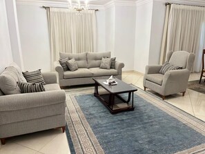 Superior-Apartment, Gartenblick | Daunenbettdecken, schallisolierte Zimmer, Bügeleisen/Bügelbrett