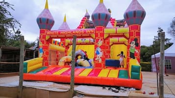 Children’s play area – outdoor
