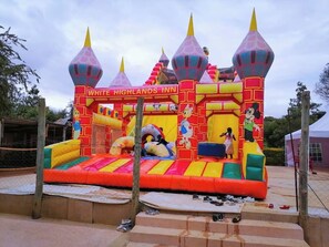 Children’s play area – outdoor