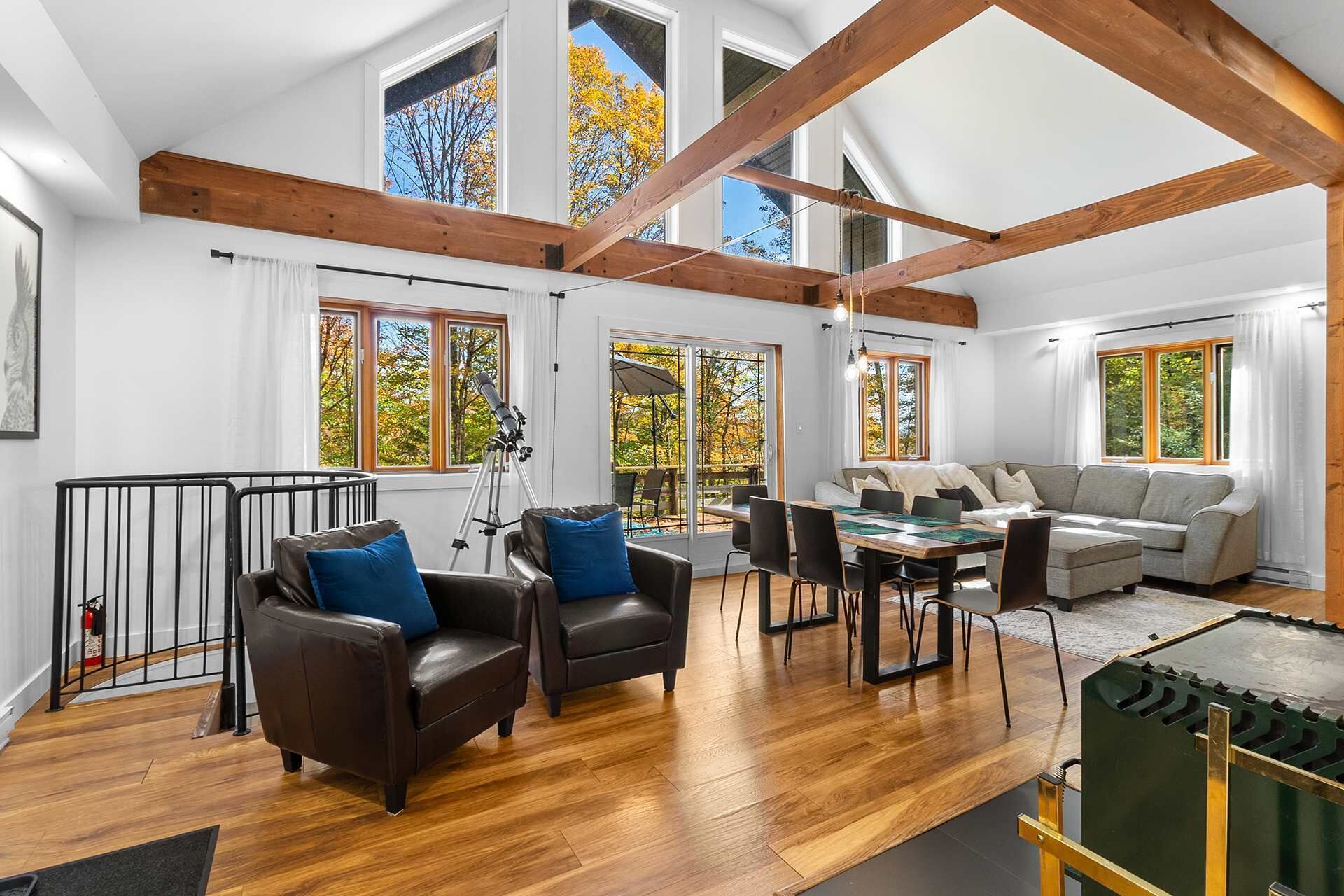 تلفزيون، مدفأة، كرة قدم الطاولة