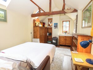 1 sovrum, individuell inredning och unika möbler