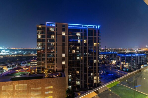 المنطقة المحيطة بالمنشأة