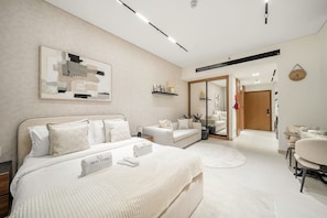 Iron/ironing board, WiFi, bed sheets