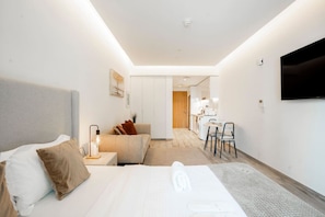 Tabla de planchar con plancha, wifi y ropa de cama 