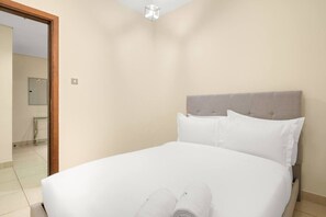 2 عدّة غرف نوم ومكواة/لوح كي وواي فاي وملاءات أسرّة