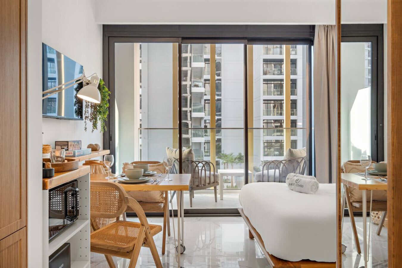 Iron/ironing board, WiFi, bed sheets