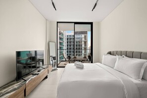 Iron/ironing board, WiFi, bed sheets - FIRST CLASS | Studio | Cozy Hideaway (JVC)