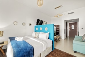 Iron/ironing board, WiFi, bed sheets