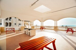 Outdoor dining - FIRST CLASS | Studio | Panoramic Sea Views (Al Jazeera Al Hamra)