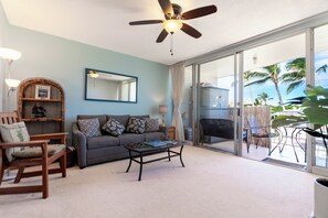 TV - Beach Escape Near Mama’s Fish House – Perfect for Surfers & Windsurfers (Paia)