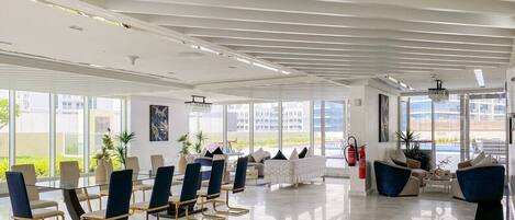 المنشأة من الداخل