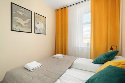 Hetmańska 3 Poznań | Yellow Apartment with Air Conditioning