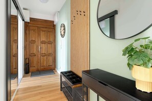 Interior - Hetmańska 3 Poznań | Yellow Apartment with Air Conditioning (Poznań)