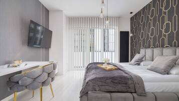 Desk, iron/ironing board, travel cot, WiFi