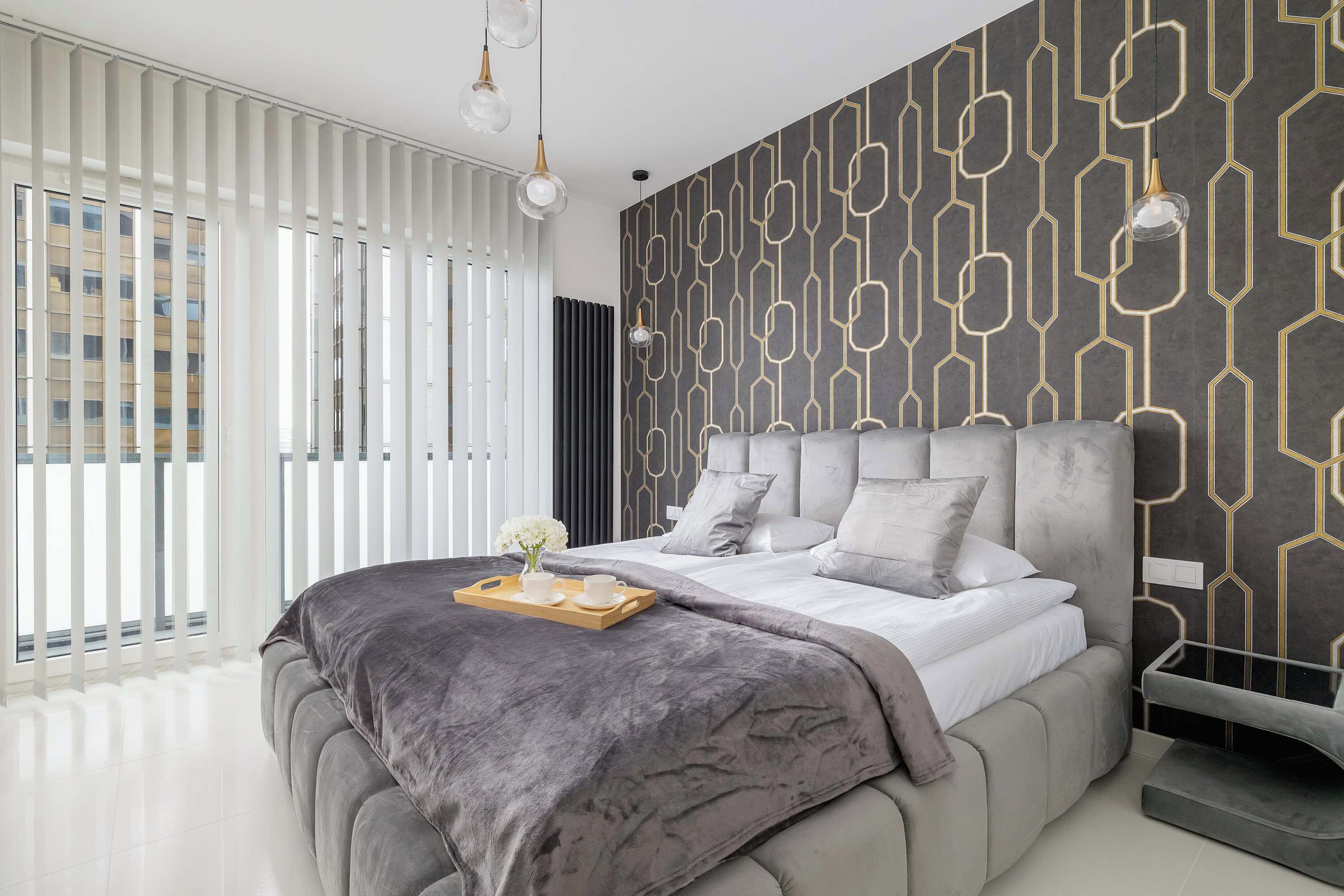 办公桌、熨斗/熨衣板、旅行婴儿床、WiFi