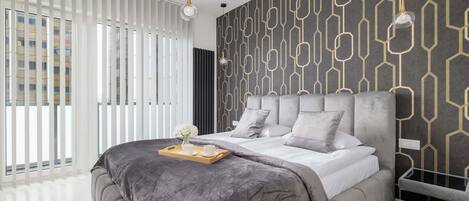 Desk, iron/ironing board, travel cot, WiFi