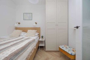 1 bedroom, iron/ironing board, travel cot, WiFi
