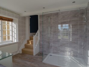 Ferienhaus | Badezimmer | Dusche, Haartrockner