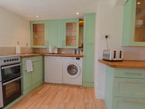 Cottage | Private kitchen - Badminton Farm Cottage (Badminton)