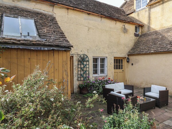 Badminton Farm - Traditional Cotswold Farmhouse - Cotswolds