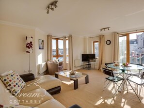 Living area - Harbourside Apartment (Weymouth)