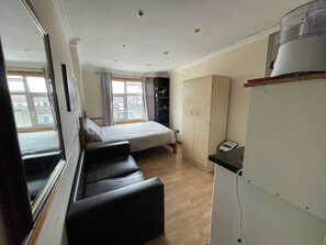 1 bedroom, iron/ironing board, internet, bed sheets