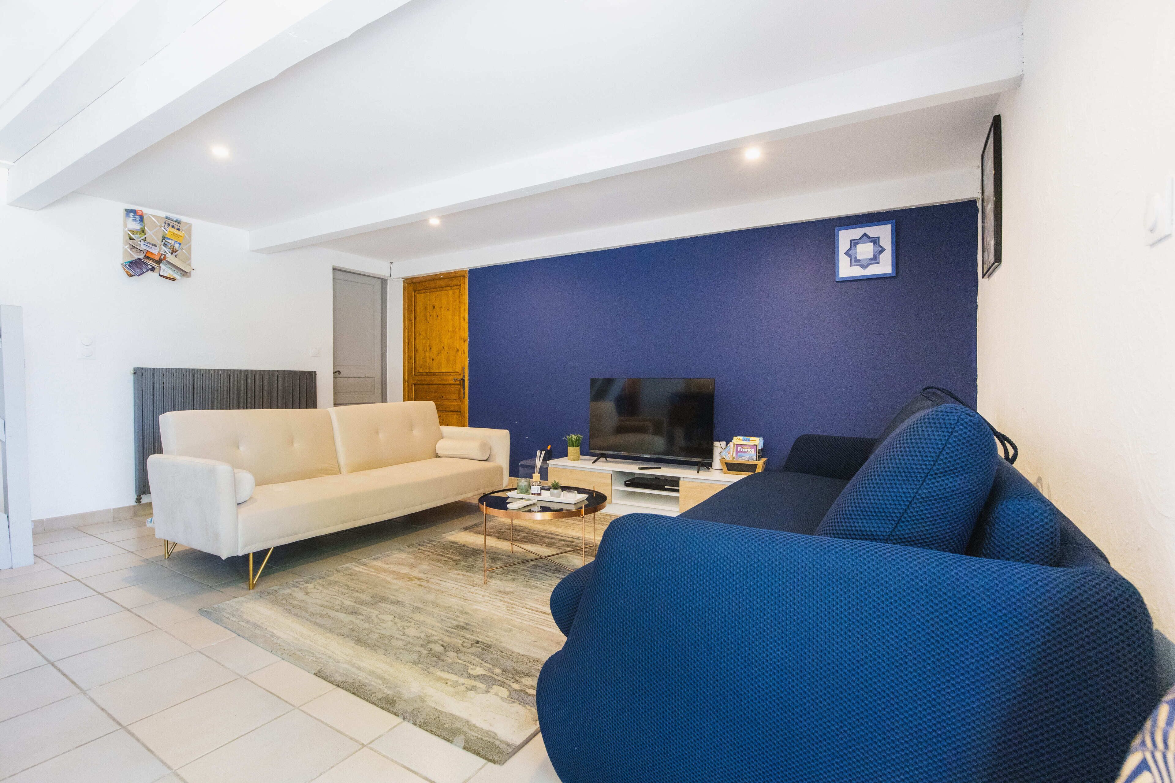 House, Courtyard View | Living area | Flat-screen TV