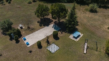 Children’s play area – outdoor