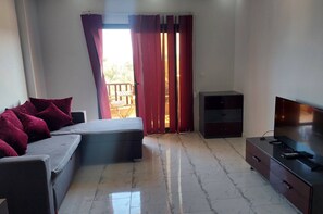 Chalet, 2 Bedrooms, Smoking | Living room