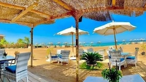 تناول الطعام بالخارج