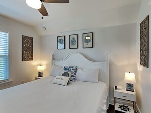 3 bedrooms, iron/ironing board, WiFi, bed sheets - Emerald Escape | Near Beach, Golf Cart + Bikes (Santa Rosa beach)