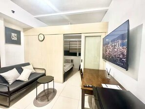 1 bedroom, desk, free WiFi, bed sheets