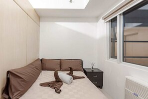 1 bedroom, desk, free WiFi, bed sheets