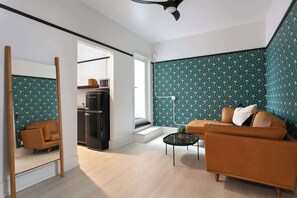 TV - Restored 2BR in Historic Gaslamp Hotel (San Diego)